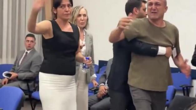 Komisyonda muhalif vekillerin haksız tepkisine uğrayan anne ve baba konuştu Komisyonda muhalif vekillerin haksız tepkisine uğrayan anne ve baba konuştu