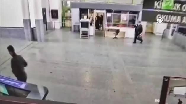 Tartıştığı arkadaşını çekiçle öldürdü Tartıştığı arkadaşını çekiçle öldürdü