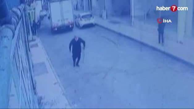 Geri geri giderken yaşlı adamı ezdi! Asıl rezalet sonrasında! Geri geri giderken yaşlı adamı ezdi! Asıl rezalet sonrasında!