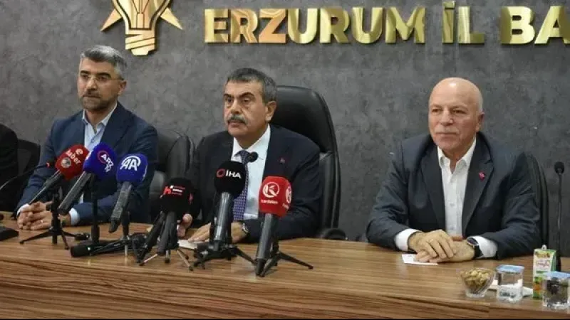 Bakan Tekin’den Özgür Özel’e şarkılı gönderme! Gözlerin keman çalardı, dudakların darbuka…