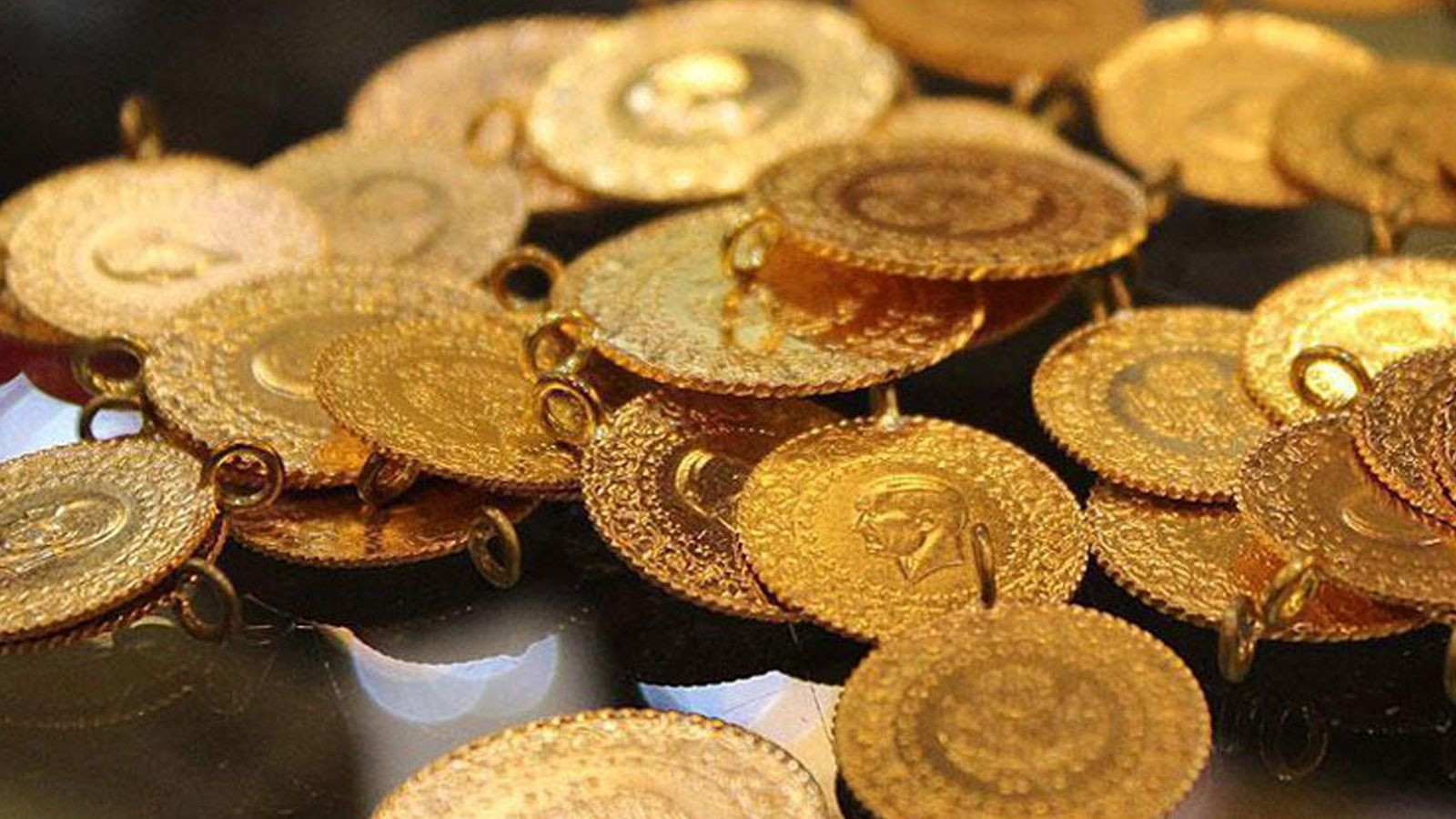 Altın fiyatları rekor üzerine rekor kırdı!
