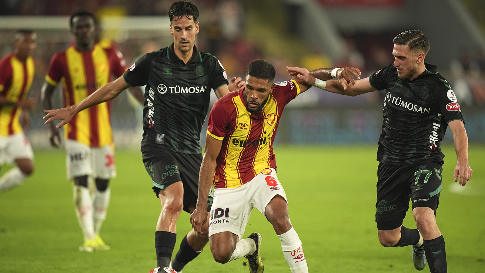Göztepe kaçtı, Konyaspor yakaladı