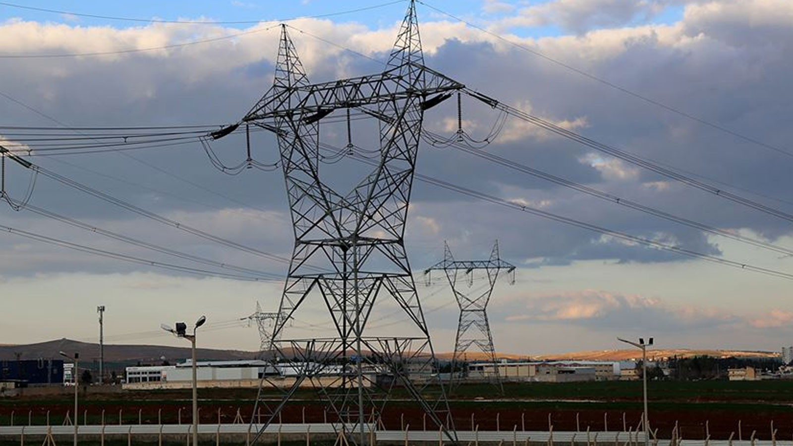 Temmuzda elektrik üretiminde günlük ve aylık bazda rekor kırıldı Temmuzda elektrik üretiminde günlük ve aylık bazda rekor kırıldı