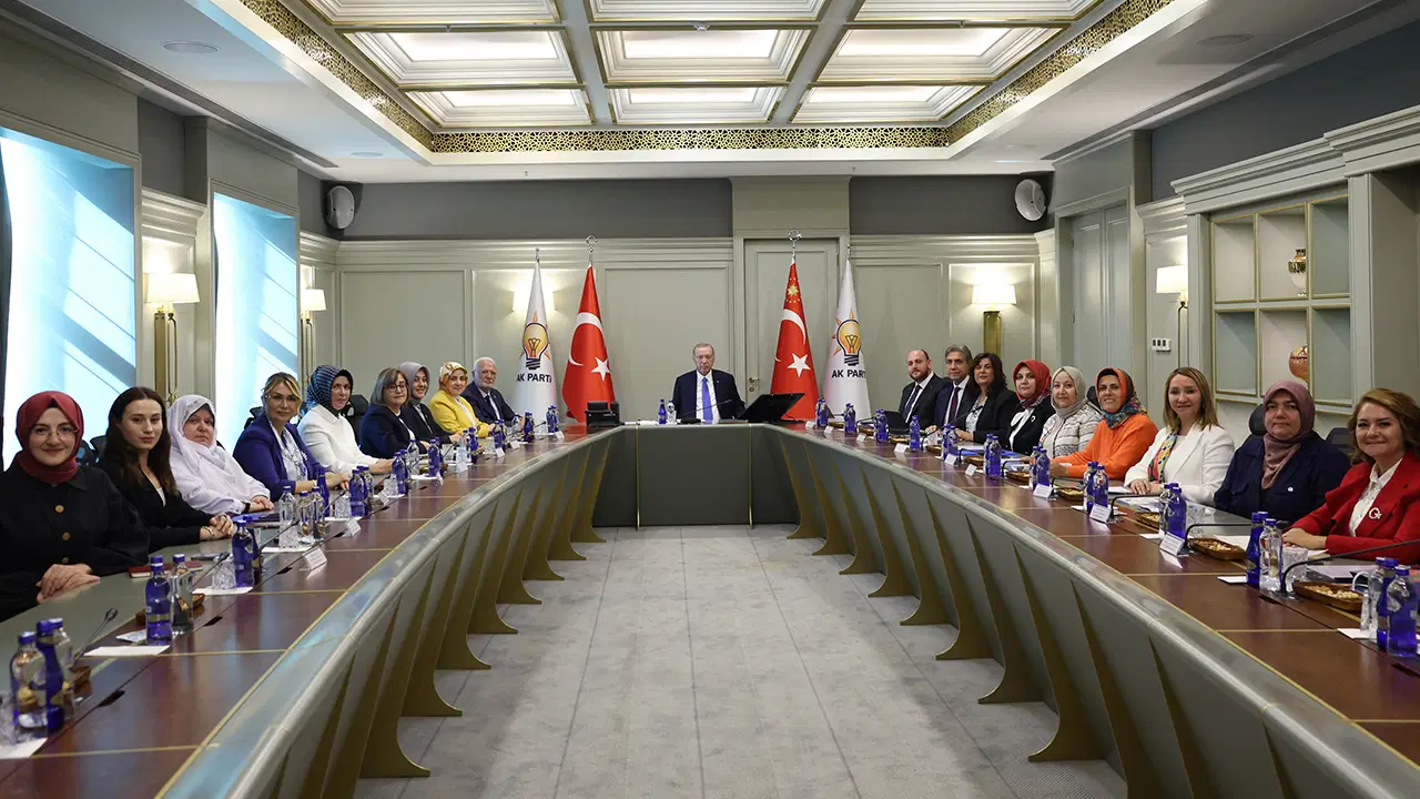 Erdoğan’ın toplantısında dikkat çeken kare – Son Dakika Siyaset Haberleri