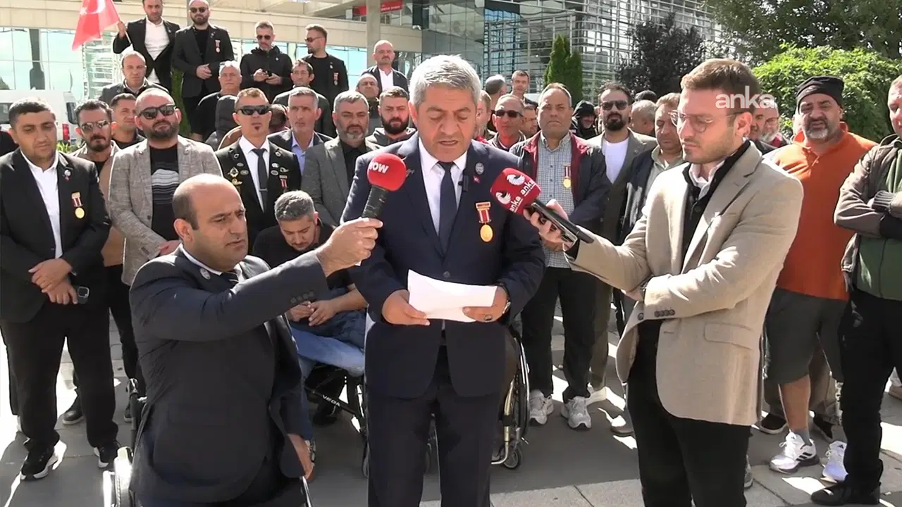 Gaziler, Aile Bakanlığı önünden haykırdı: ‘Sesimizi duymazdan gelenler bilsin ki…’ – Son Dakika Siyaset Haberleri