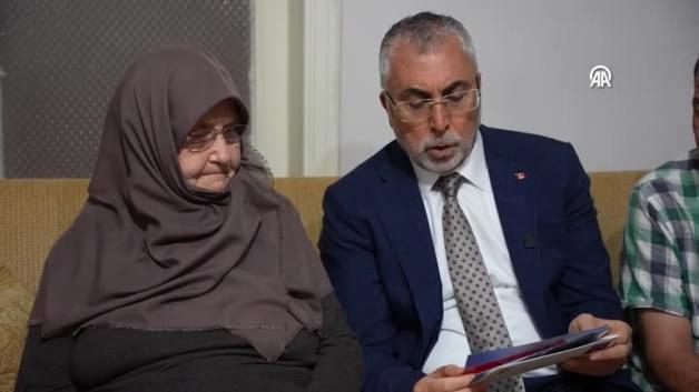 Cumhurbaşkanı Erdoğan’ın “Terörsüz Türkiye” mektubunu Bakan Işıkhan şehit ailesine okudu