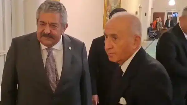 Ankara’da sıcak saatler… Hikmet Çetin ile Feti Yıldız TBMM’de bir araya geldi: Görüşmeyi Devlet Bahçeli mi istedi? – Son Dakika Siyaset Haberleri