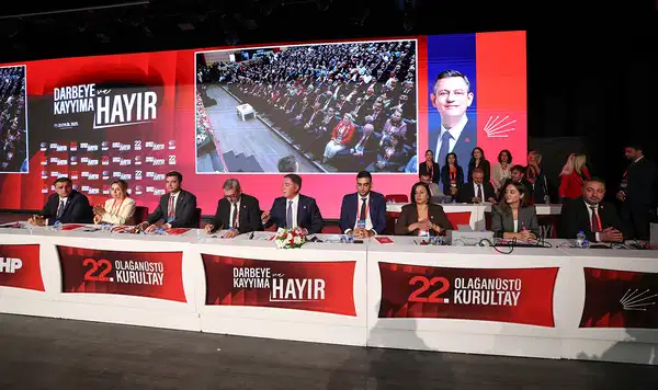 Kurultay koridorlarında neler konuşuldu? CHP kurmayları: ‘Bazı milletvekilleri partimize gelmek istediğini söyledi…’ – Son Dakika Siyaset Haberleri