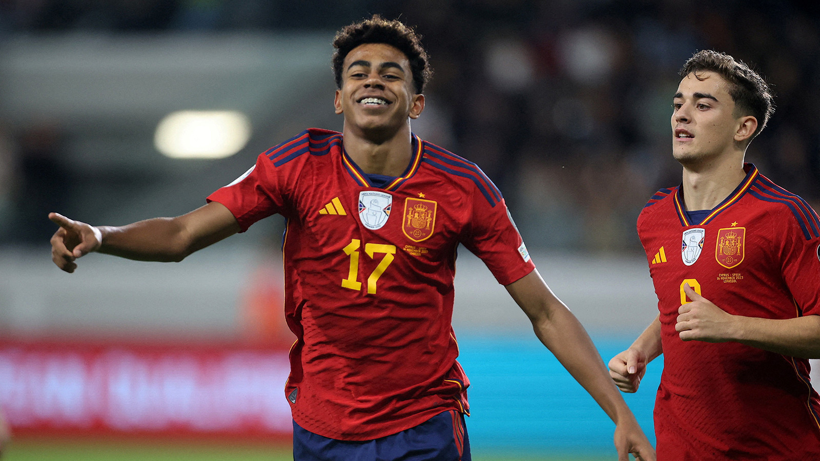 Kızlardan oluşan bir takvimi var…