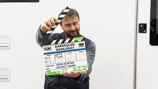 HBO Max’in Yeni Absürt Kara Komedisi “Kardeşler Mahlukat”ın Çekimleri Başladı