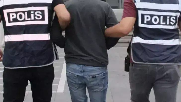Paylaştığı Porno Videoları Okul Müdürlüğünden Etti! Paylaştığı Porno Videoları Okul Müdürlüğünden Etti!