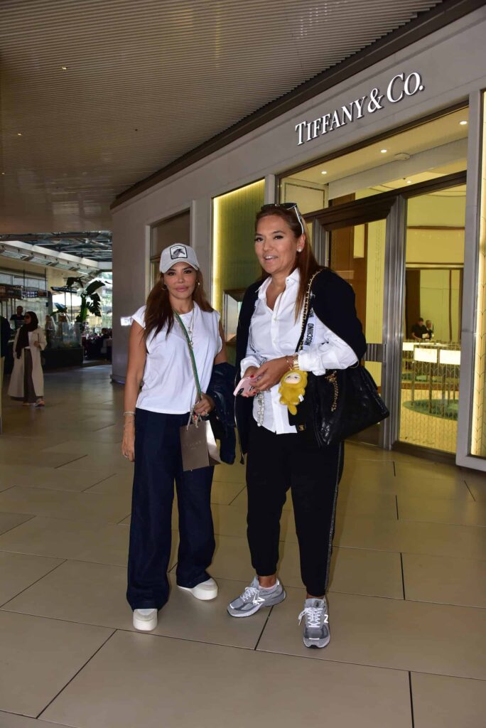 Ünlülerin AVM gezilerinde kameralara böyle yakalandı!