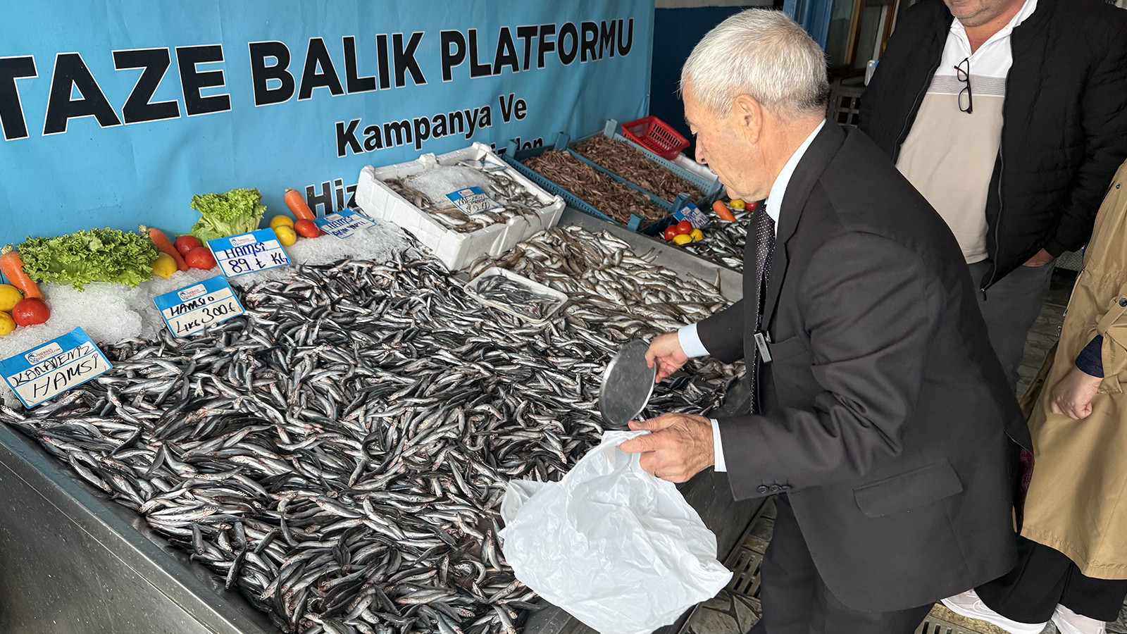 Denizlerde balık bollaştı, İstanbul’da fiyatlar 89 liraya kadar geriledi Denizlerde balık bollaştı, İstanbul’da fiyatlar 89 liraya kadar geriledi