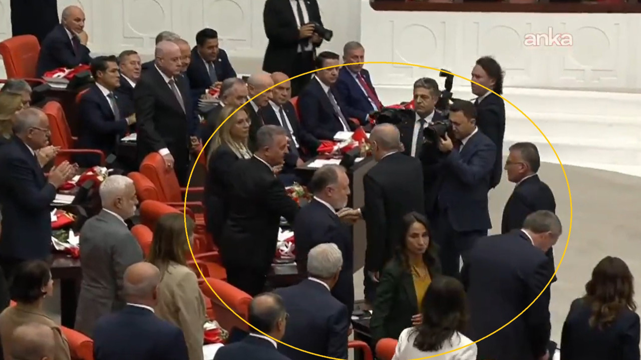 Erdoğan DEM Partili Tülay Hatimoğulları’yla neden tokalaşmadı? Jet açıklama geldi Erdoğan DEM Partili Tülay Hatimoğulları’yla neden tokalaşmadı? Jet açıklama geldi