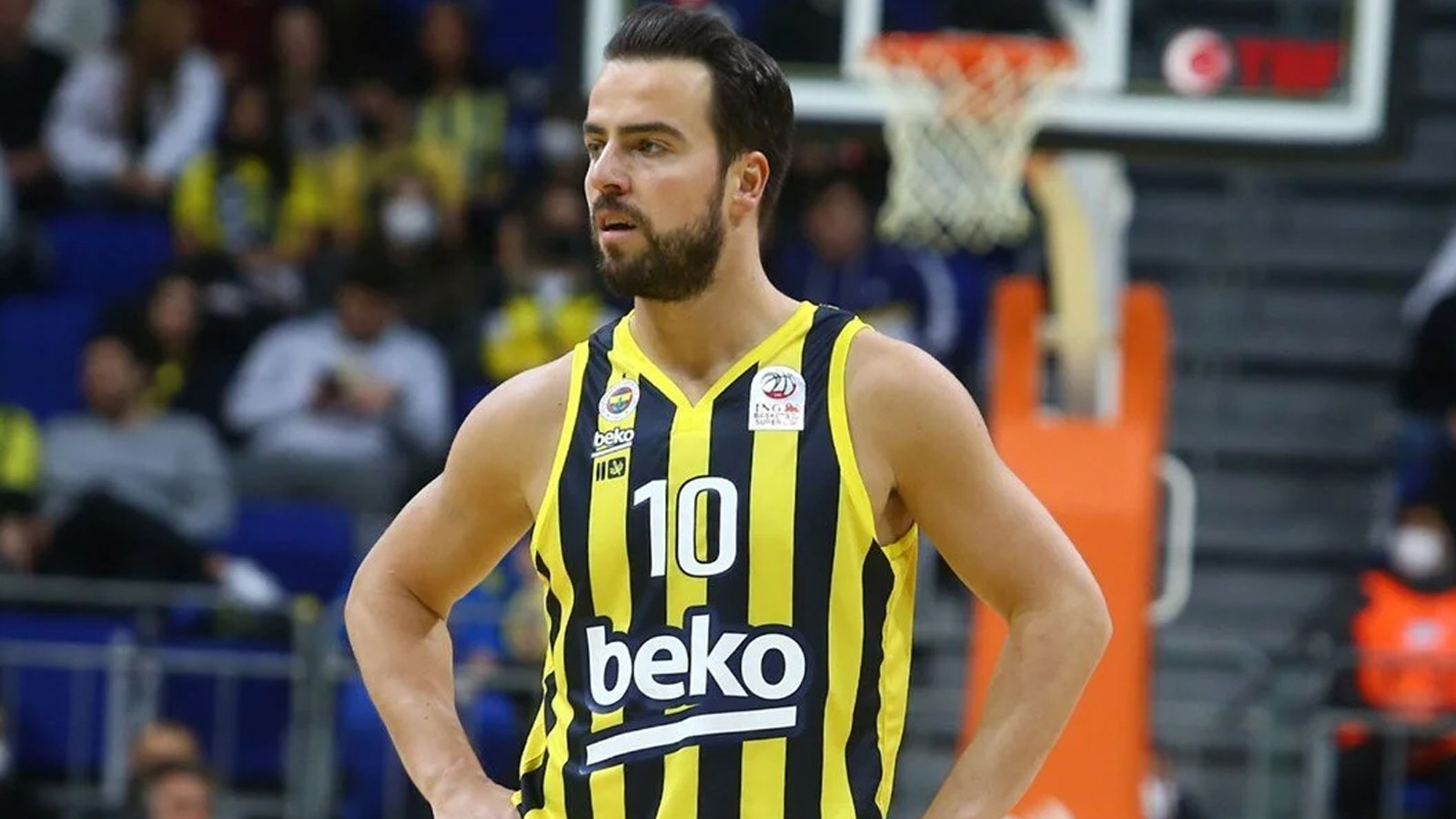 Fenerbahçe’nin kaptanı Melih Mahmutoğlu, alkollü araç sürerken yakalandı
