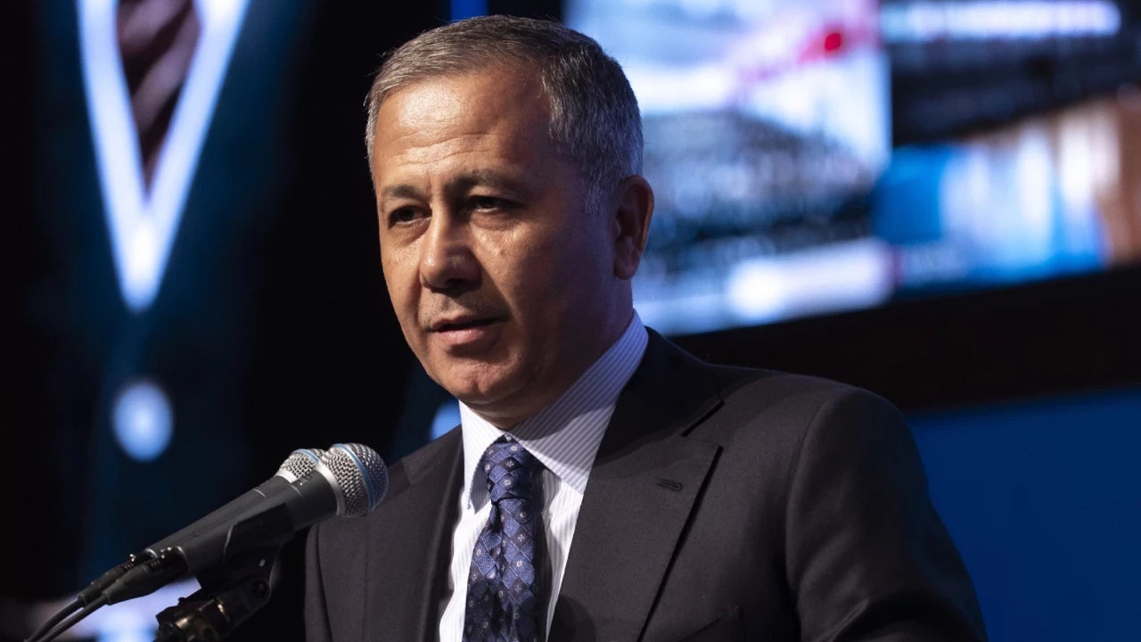 İçişleri Bakanı Yerlikaya duyurdu: Kırmızı bültenle aranan 3 suçlu Türkiye’ye iade edildi