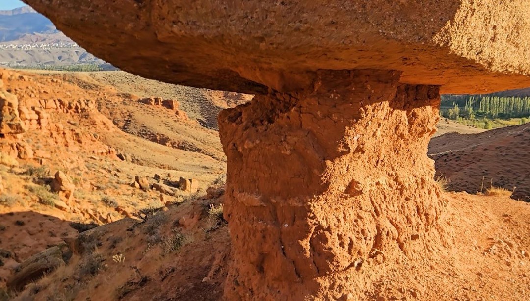 Kars’taki kızıl kaya kanyonları Arizona’yı andırıyor: Doğa tutkunları hayran kaldı Kars’taki kızıl kaya kanyonları Arizona’yı andırıyor: Doğa tutkunları hayran kaldı