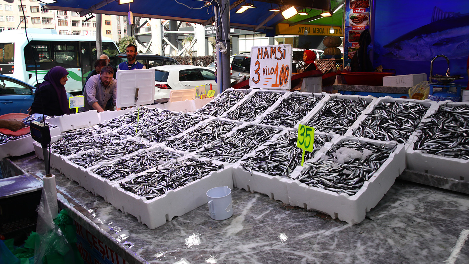 Kilosu 35 liraya kadar düştü: Vatandaşlar akın etti Kilosu 35 liraya kadar düştü: Vatandaşlar akın etti