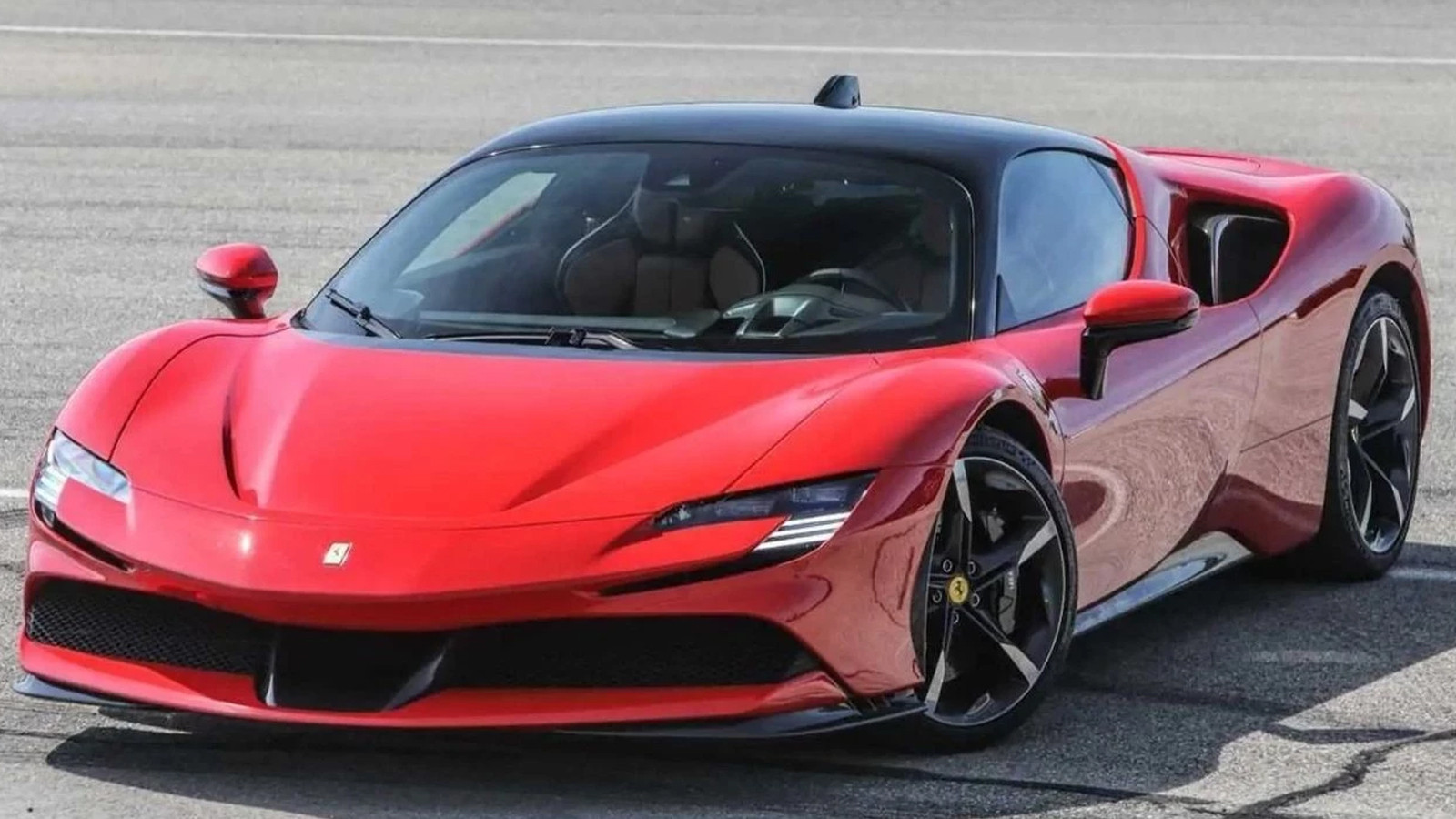 ‘T’ plakalı Ferrariler mercek altında… Maliye harekete geçti!