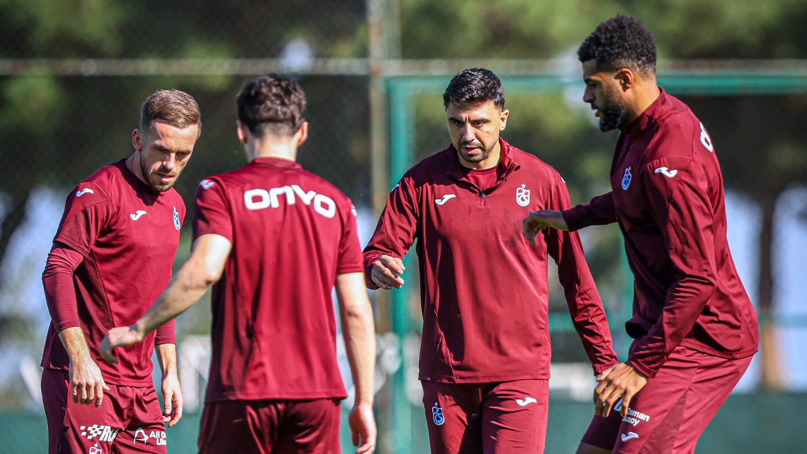 Trabzonspor’un Galatasaray maçı kamp kadrosu belli oldu! Bir kişi eksik