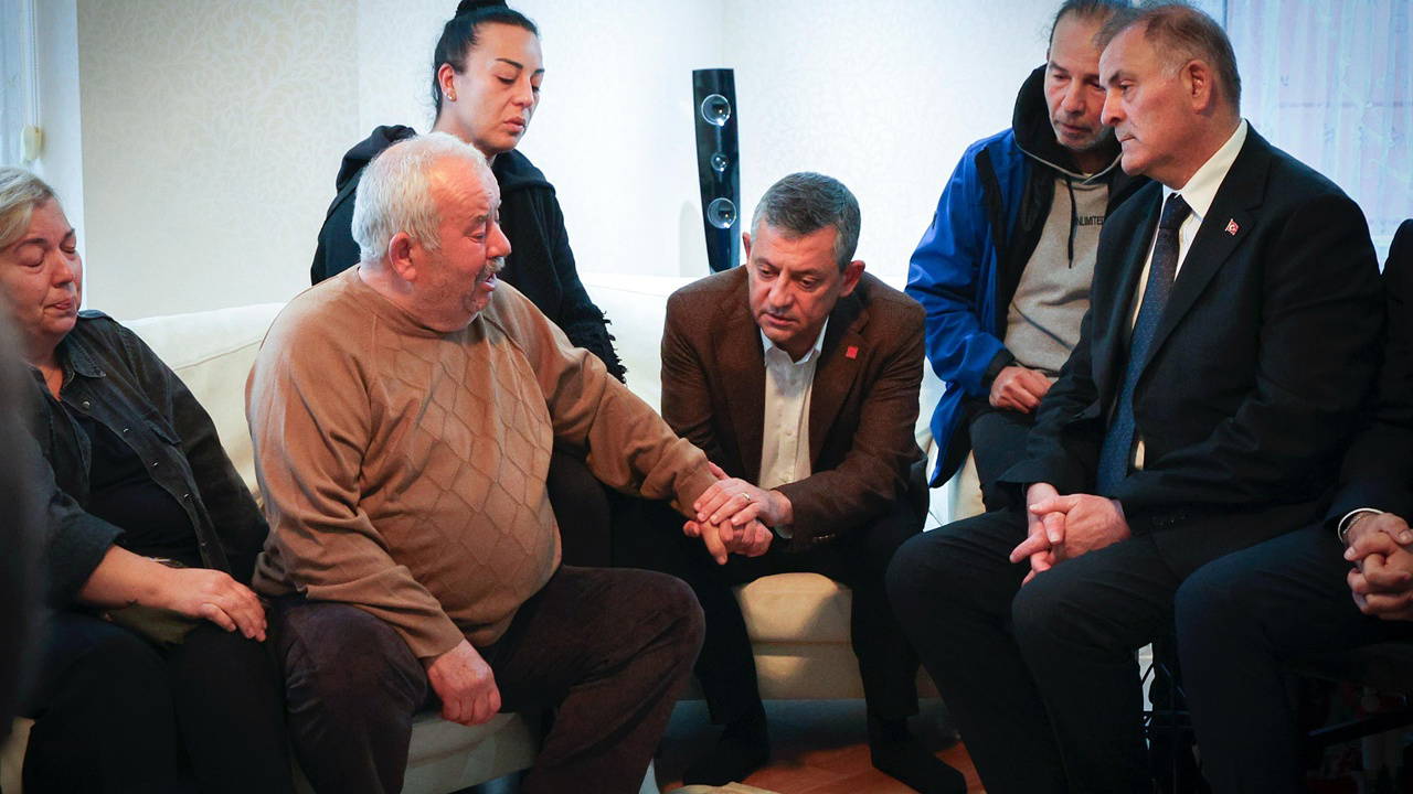 Özgür Özel’den 3 Günlük Milli Yas Talebi Özgür Özel’den 3 Günlük Milli Yas Talebi