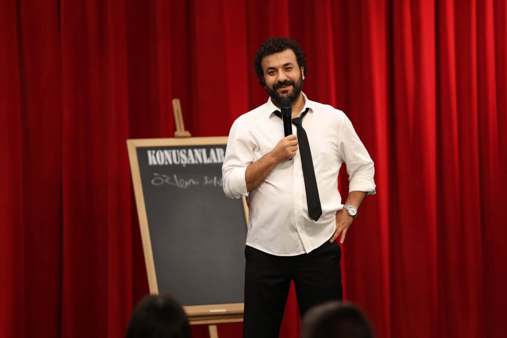 Konuşanlar’ın yeni bölümünden en komik anlar sosyal medyada büyük ilgi görüyor!