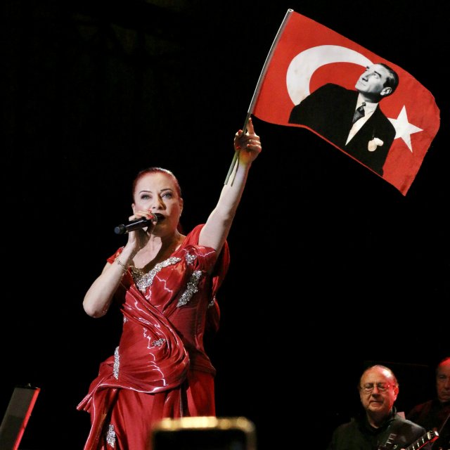 Antalya, Cumhuriyet’in 102. Yılını Candan Erçetin’le kutladı!